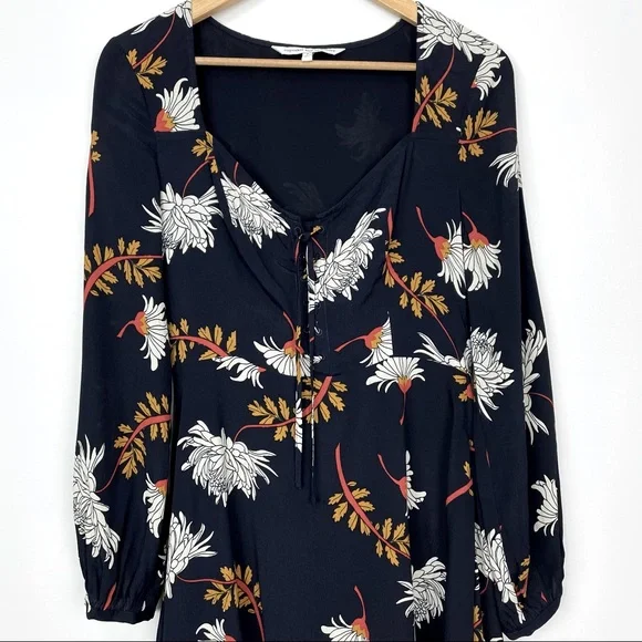 Cupcakes and Cashmere London Dress Size Small // Navy Floral Print Lace - Picture 5 of 8